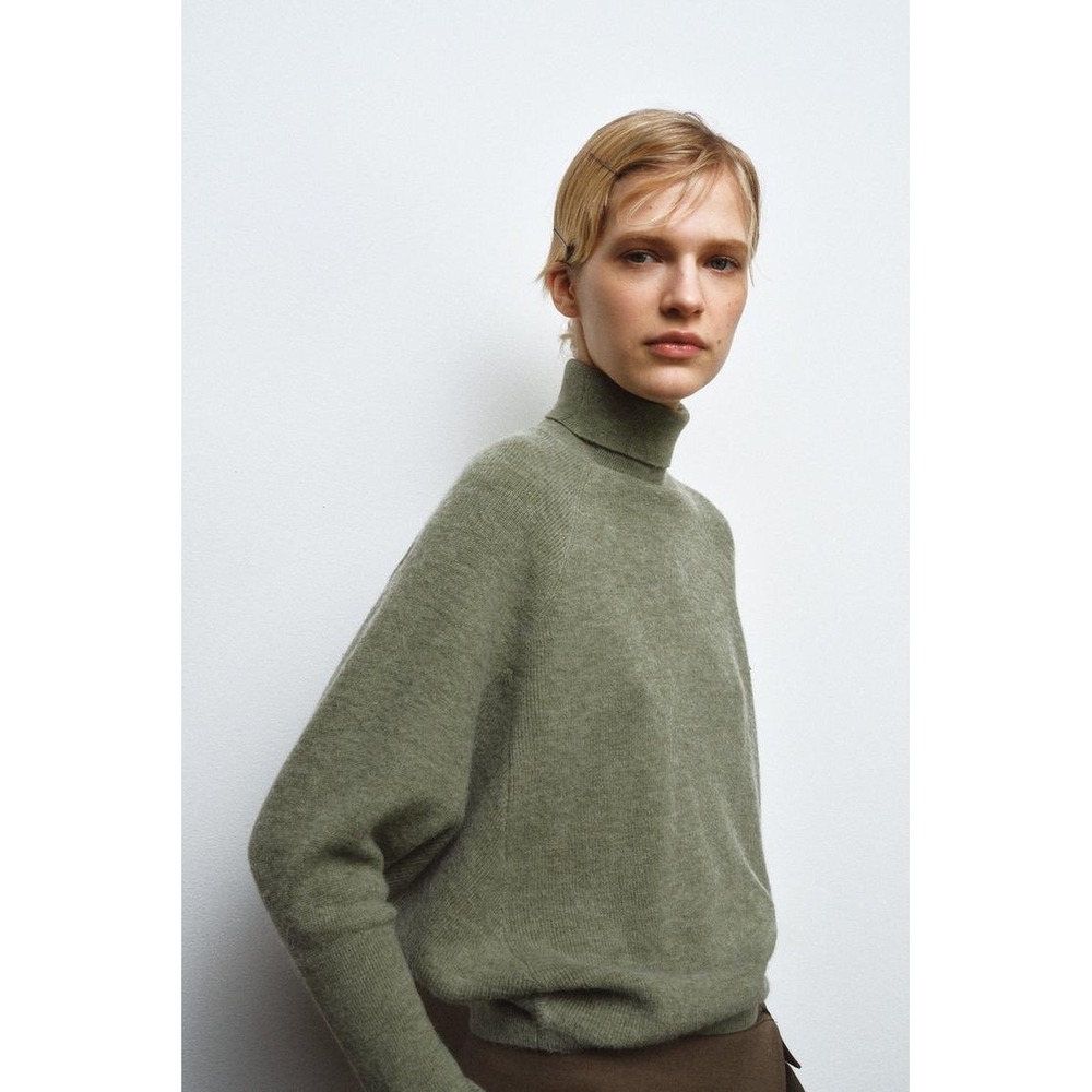 Zara Sweater Size Large Green Oversized Batwing Turtleneck Soft Knit NEW